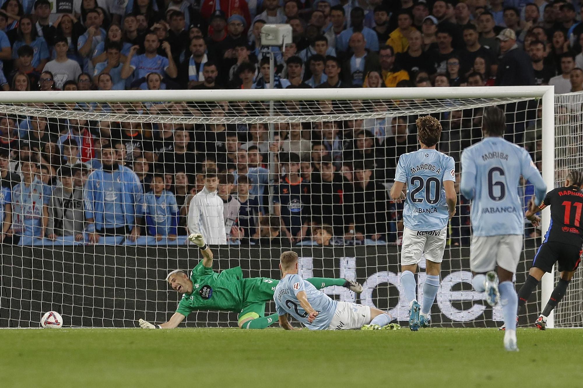 El Barcelona manda al descanso con un gol de Raphinha