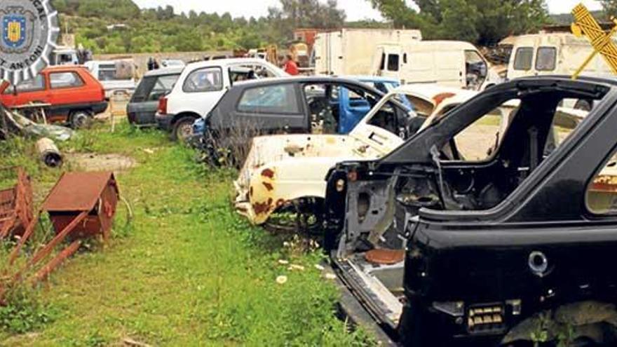 La Guardia Civil desmantela un desguace ilegal de vehículos en Eivissa