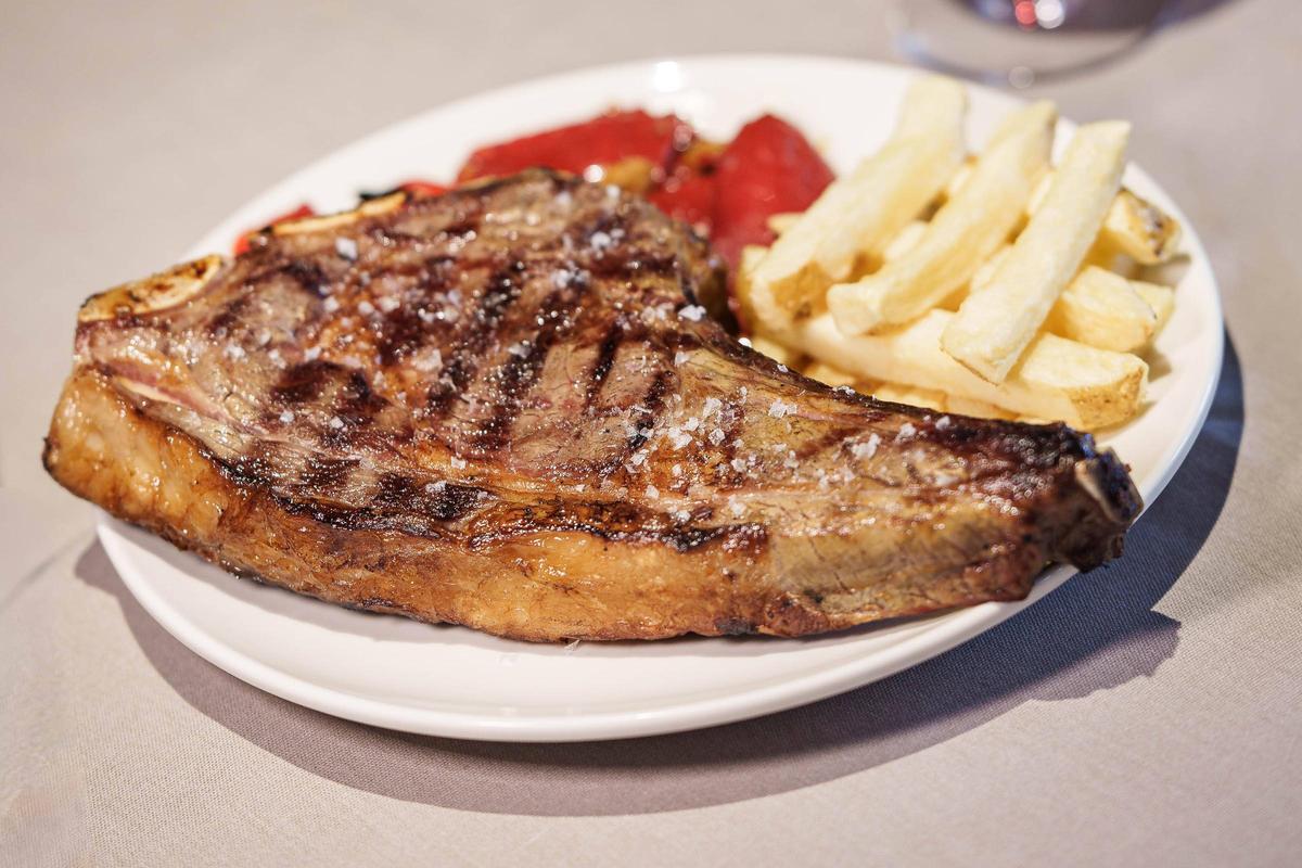 Chuleta de vaca 'Luismi' a la parrilla.