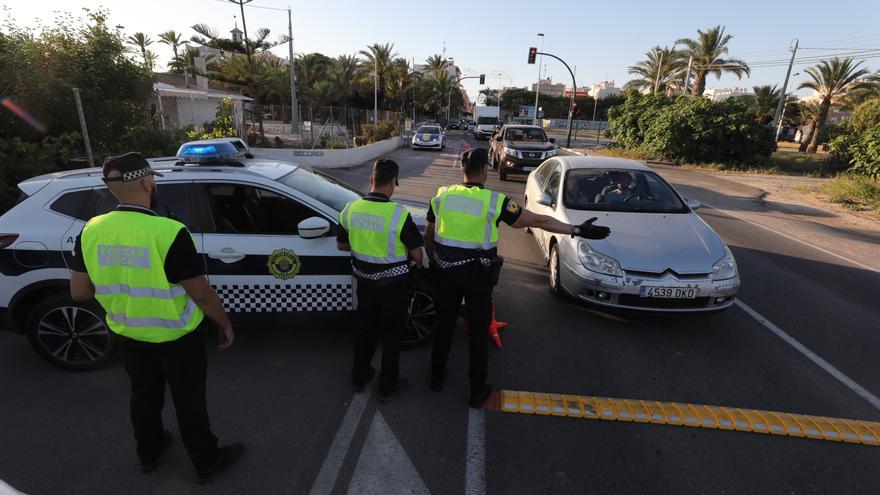 Pillados &#039;in fraganti&#039; por la Policía Local de Elche cuando preparaban un cultivo de marihuana