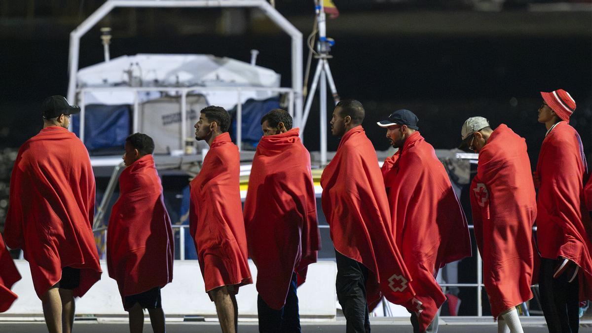 Llegan a El Hierro y Lanzarote 429 migrantes a bordo de cinco embarcaciones precarias