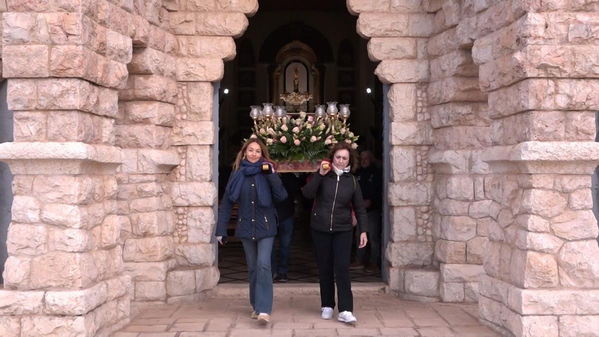 Novelda completa una romería extraordinaria de bajada de la Santa