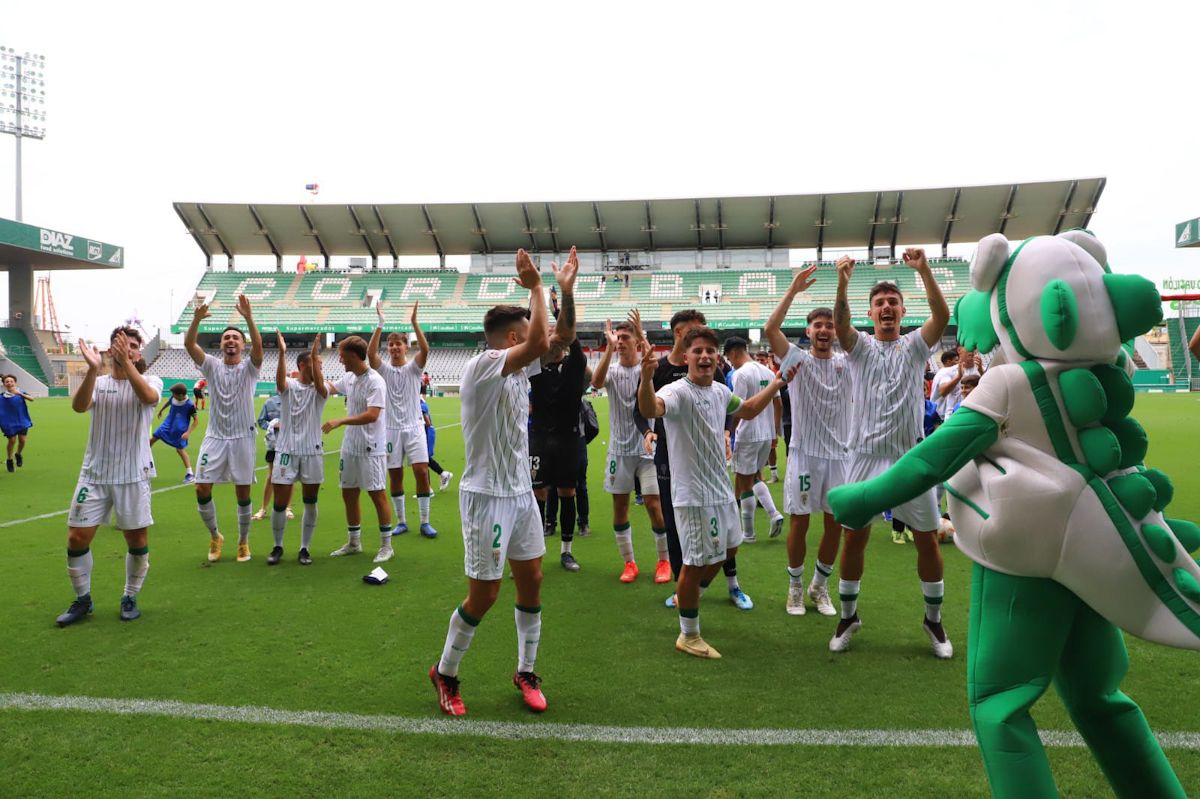 El Córdoba CF B en la final contra el Puente Genil, en imágenes