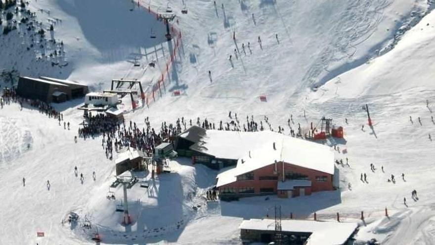 Muere un esquiador en Cerler al sufrir una caída en la pista