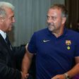 Hansi Flick saluda a Joan Laporta en la cena de gala de Seúl