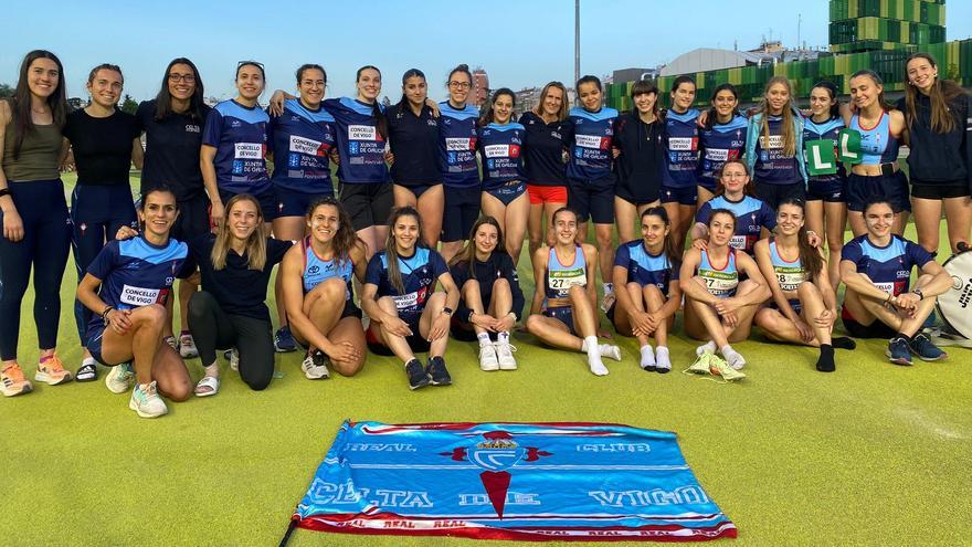 Equipo del Club Atletismo Femenino Celta tras la primera jornada de Liga de 2023 en el Estadio de Vallehermoso