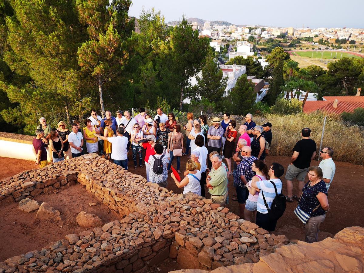 La visita a les Coves puede enriquecerse con la que se propone a pocos metros por encima, en el yacimiento íbero-romano de Sant Josep.