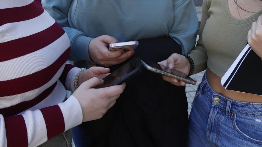 Una psicóloga de Zaragoza, ante las adicciones a las pantallas: «Hay que poner barreras»