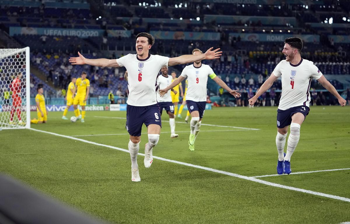 Maguire celebra el segundo gol de Inglaterra ante Ucrania en los cuartos de la Eurocopa 2021