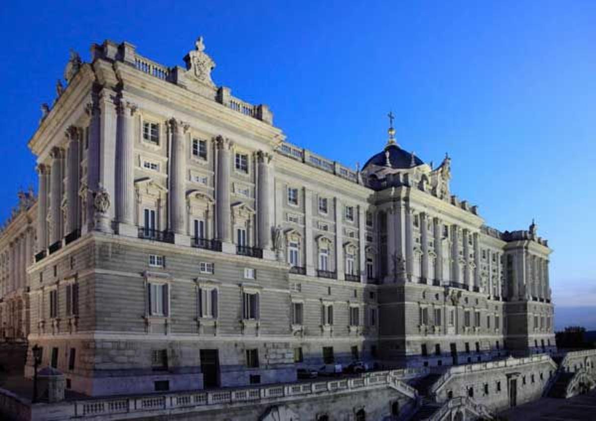 El Palacio Real, aunque es la residencia oficial de los Reyes de España, no habitan en él sino que lo utilizan para eventos oficiales