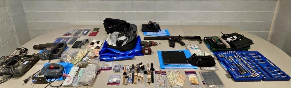 Els objectes recuperats per la policia a Sant Feliu de Guíxols.