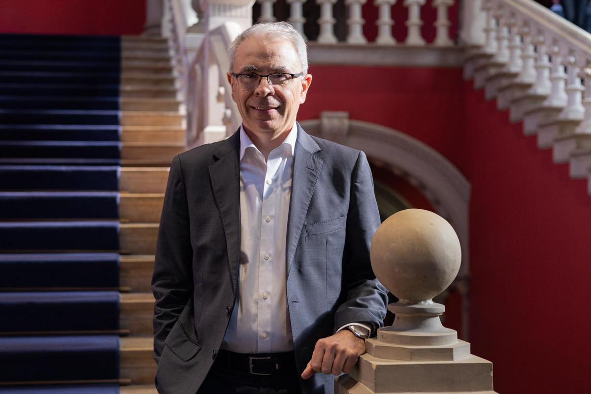 José Ángel Castellanos, candidato a rector, hace unos días en el interior del Paraninfo de la universidad.
