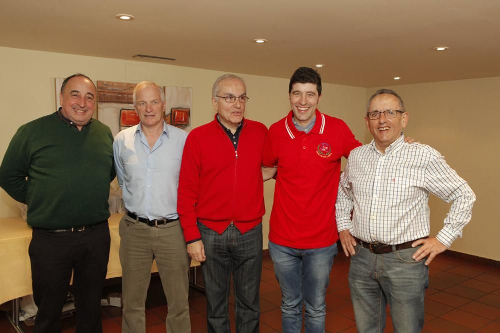 Comida aniversario y homenaje a Chechu Rubiera de la Unión Ciclista Gijonesa en el restaurante Savannah