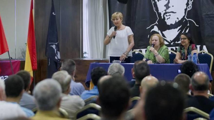 La nieta de Mussolini pide dar &quot;un abrazo al otro bando&quot; ante cien neofascistas