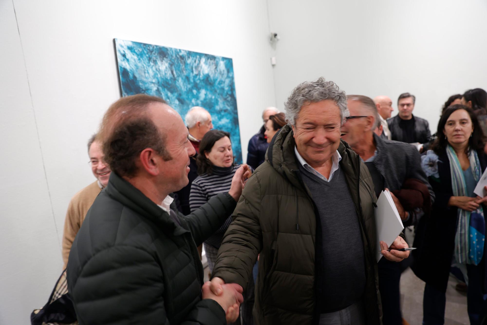 EN IMÁGENES: Guillermo Simón inunda la Universidad de mar y de obras "pintadas con el alma"