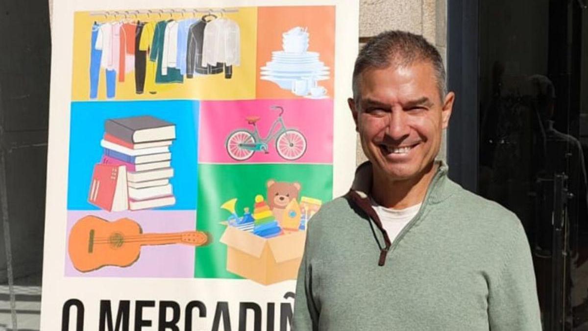 Fernando Salgado, ante el cartel en la Sala Abanca.