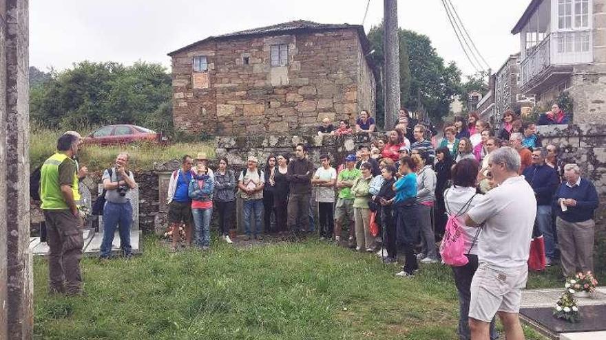 Participantes en las rutas culturales de Boborás. // FdV