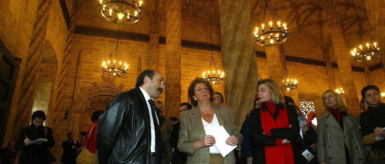 Visita a la Lonja de Maria José Alcón, cuando dirigía Cultura, junto a la alcaldesa de València, Rita Barberá.