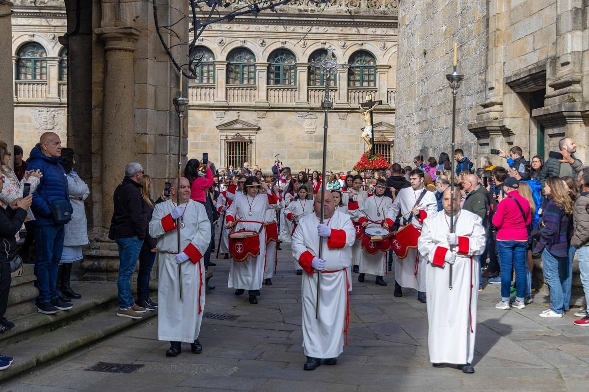 El Cristo de la Paciencia regresa a Conxo y pone el broche final a la Semana Santa compostelana