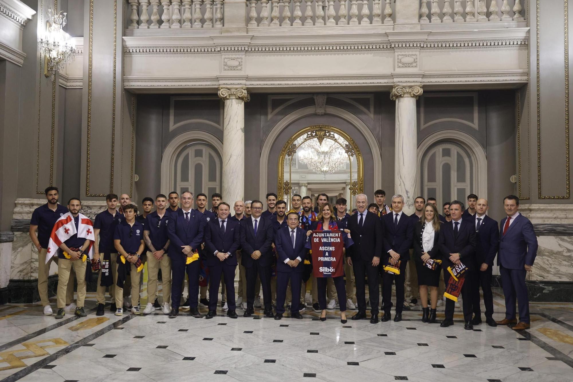 Todas las fotos de la rúa del Levante UD por su ascenso a Primera División