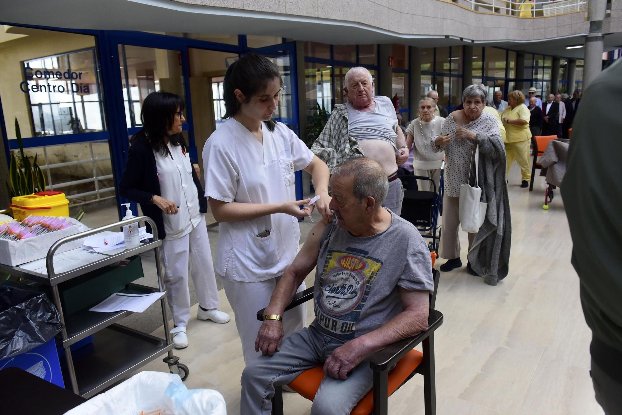Vacunación en la residencia Torrente Ballester
