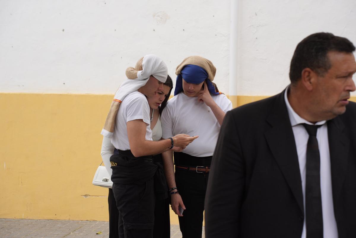 La salida procesional de la Presentación al pueblo de Jesús de los Afligidos, en imágenes
