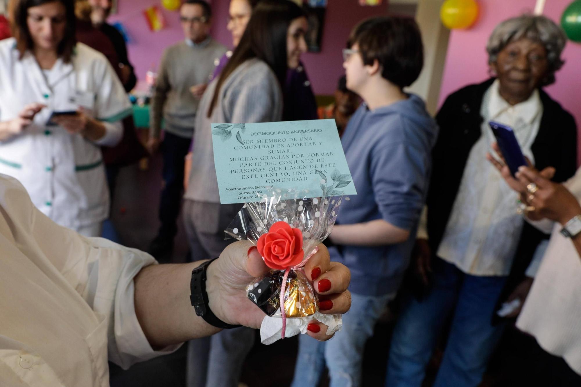 Así fue la celebración del 15 aniversario de los pisos del Era para mayores en Gijón (en imágenes)