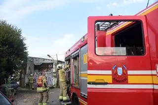 Incendio en uno de los antiguos talleres del Agra de San Amaro en A Coruña