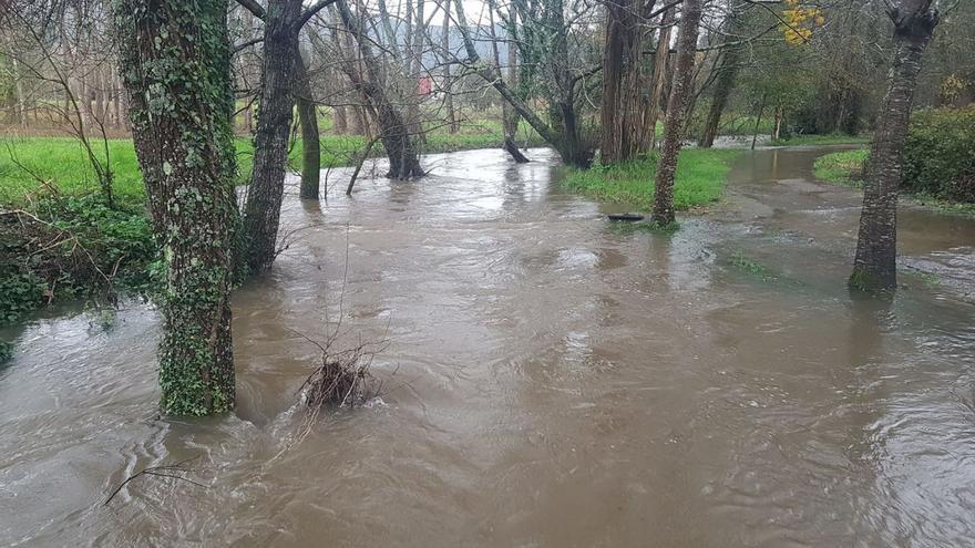 El río Gafos, desbordado por segunda vez este año a su paso por Tomeza.