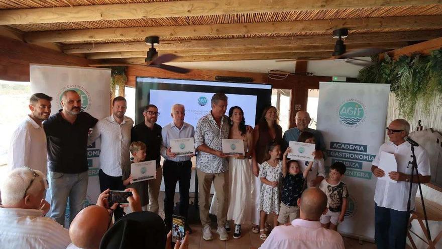 Foto de grupo de los premiados por la Academia de Gastronomía en Formentera.