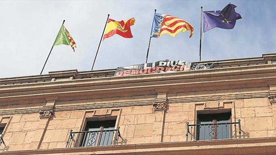 Bronca y heridos en Castellón en un acto por España tras lanzarse octavillas del ‘sí’