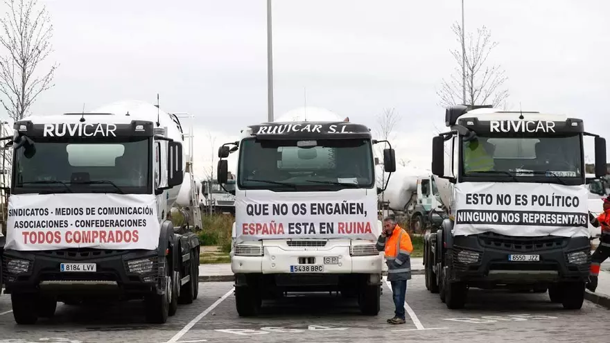La vaga de transport continua imparable malgrat les mesures d'ajuda anunciades