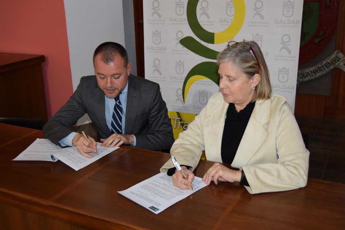 Imagen de la firma del acuerdo.