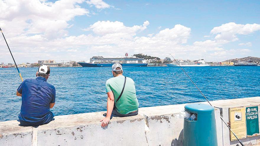 El Puerto de Cartagena recibe una triple escala de cruceros exclusivos con 1.300 pasajeros