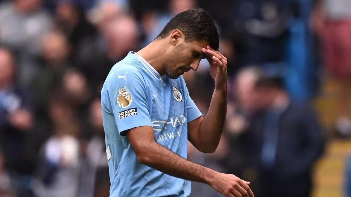Rodri cabizbajo en un partido del City