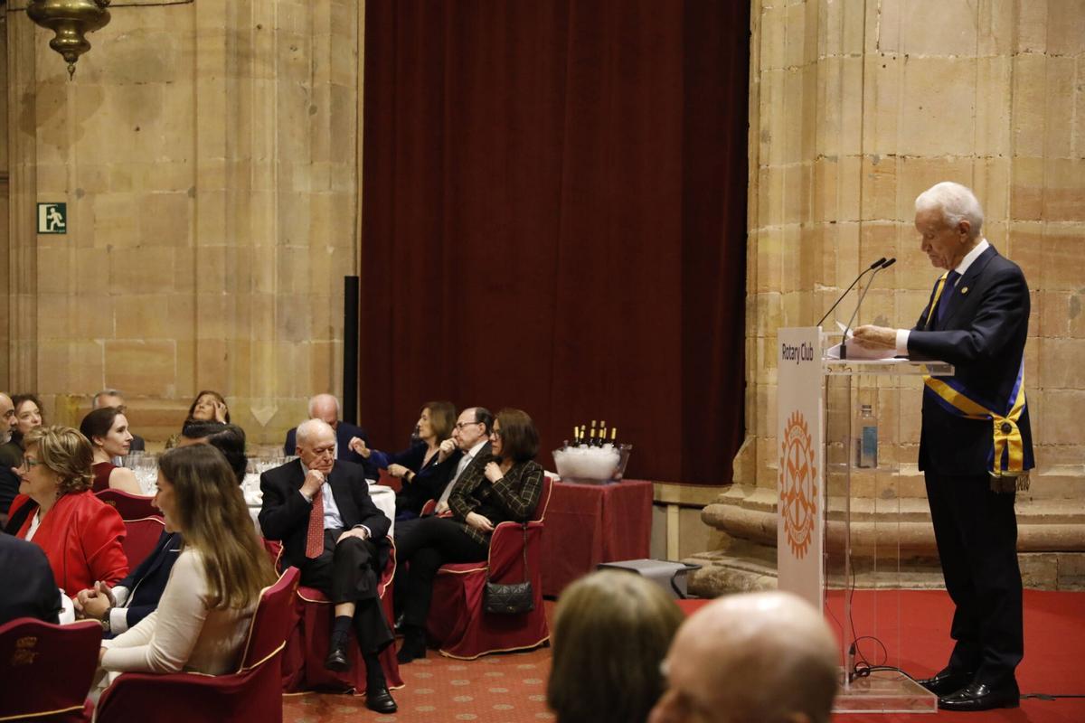 Montaña Sánchez-Arévalo recibe el premio "Mujer Trabajadora" del Rotary Club de Oviedo