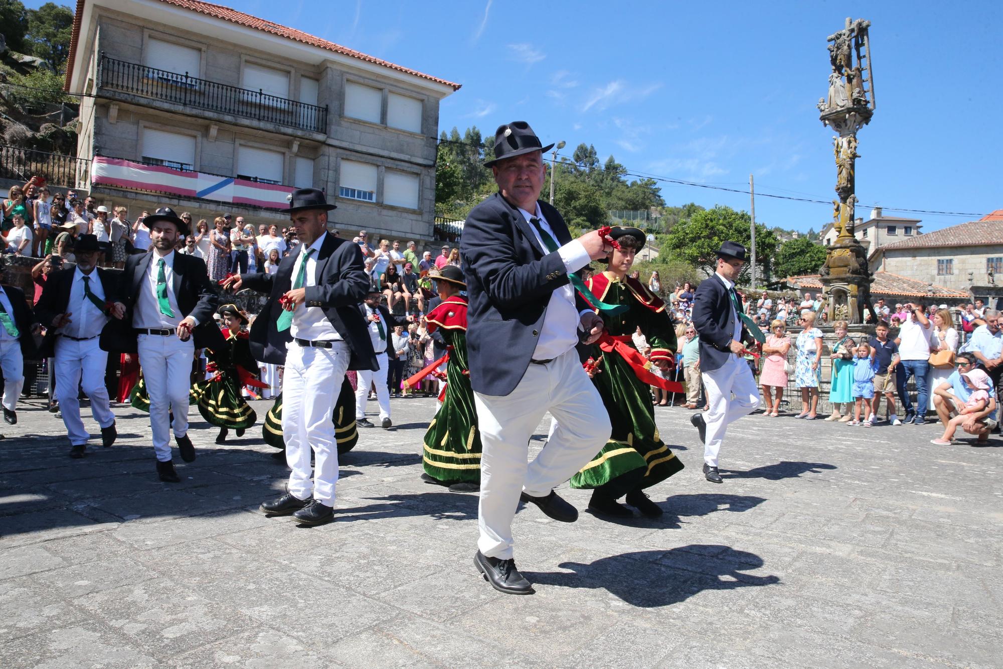 La procesión y la danza de San Roque de O Hío en imágenes (I)