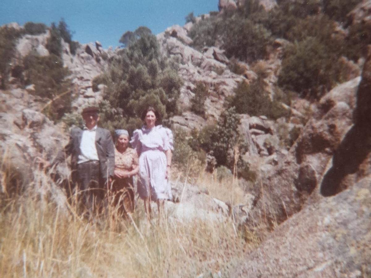 La familia Barros en Cuelgamuros en los años 80