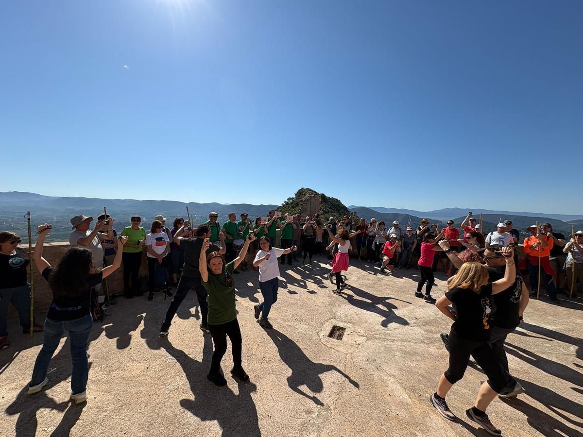 Danzas en el ermitorio del Puig.