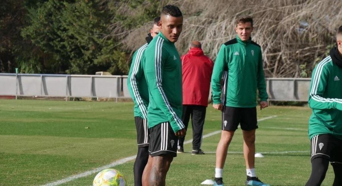 El Córdoba CF inscribe a Luis Garrido en la RFEF