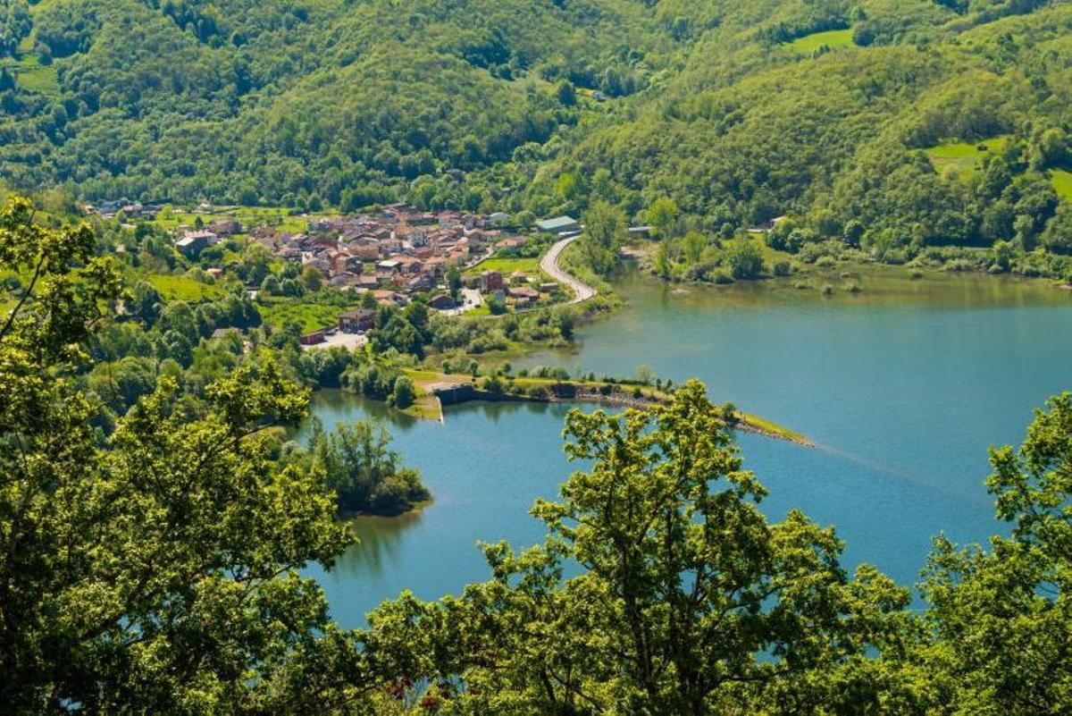 Vistas del pueblo y embalse de Rioseco