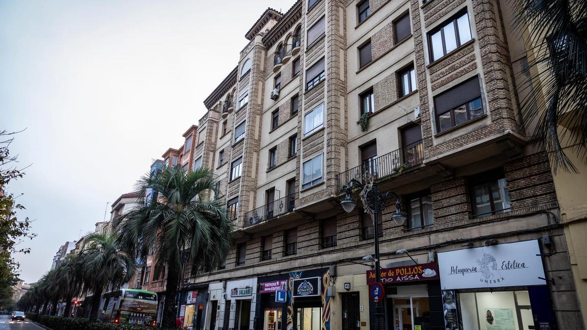 Edificio de la calle Conde Aranda que tendrá que hacer alguna reparación.