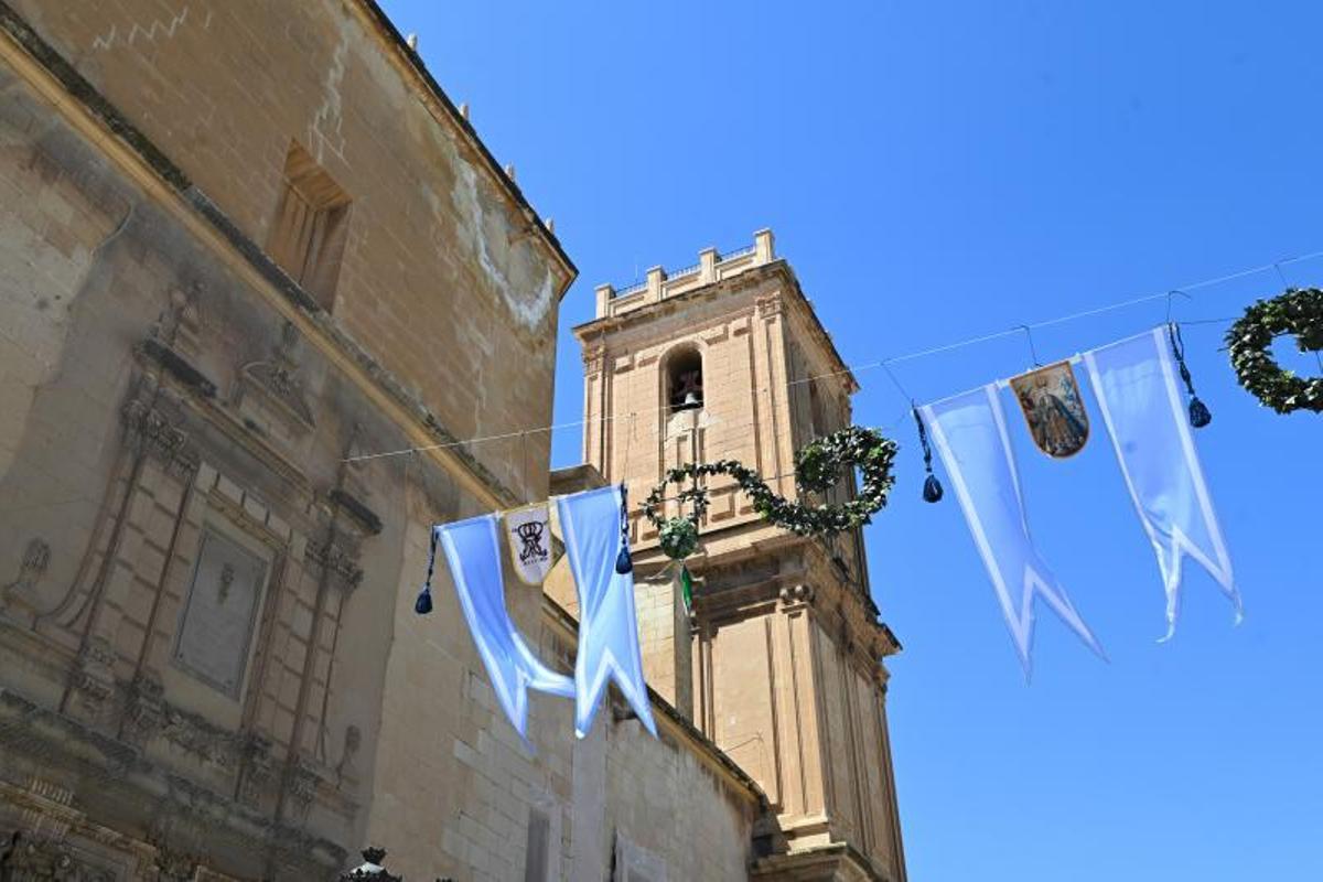 El campanario de la basílica de Santa María.