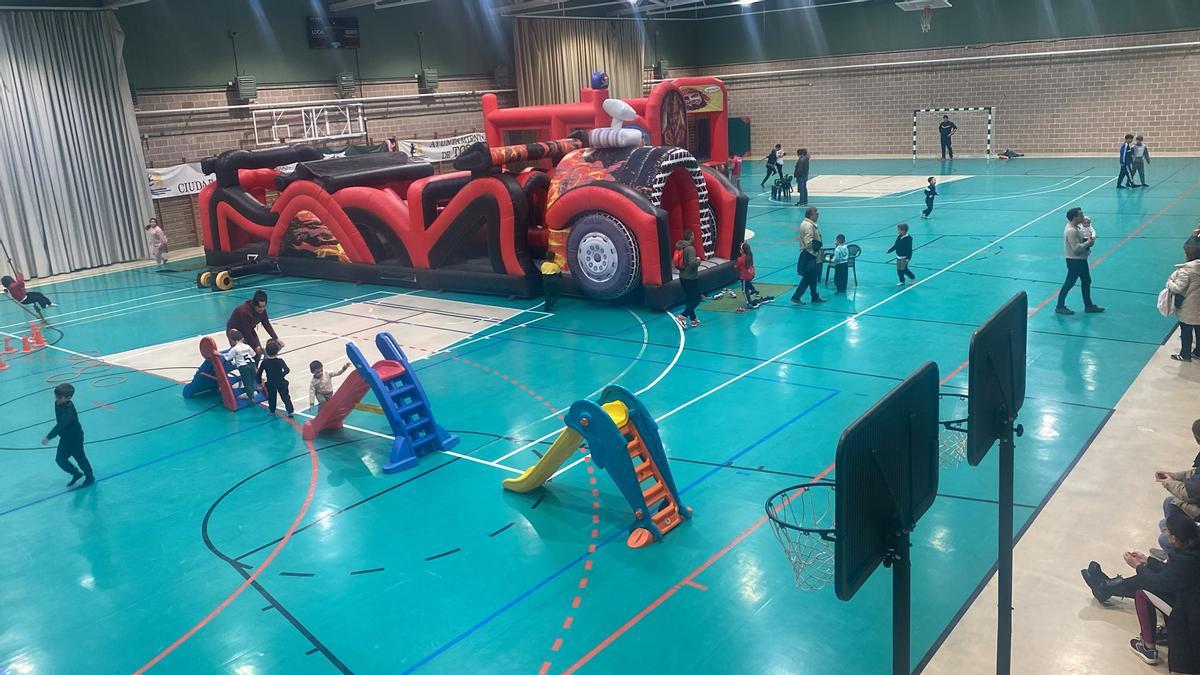 GALERÍA | Los niños de las Escuelas Deportivas Municipales celebran la Navidad