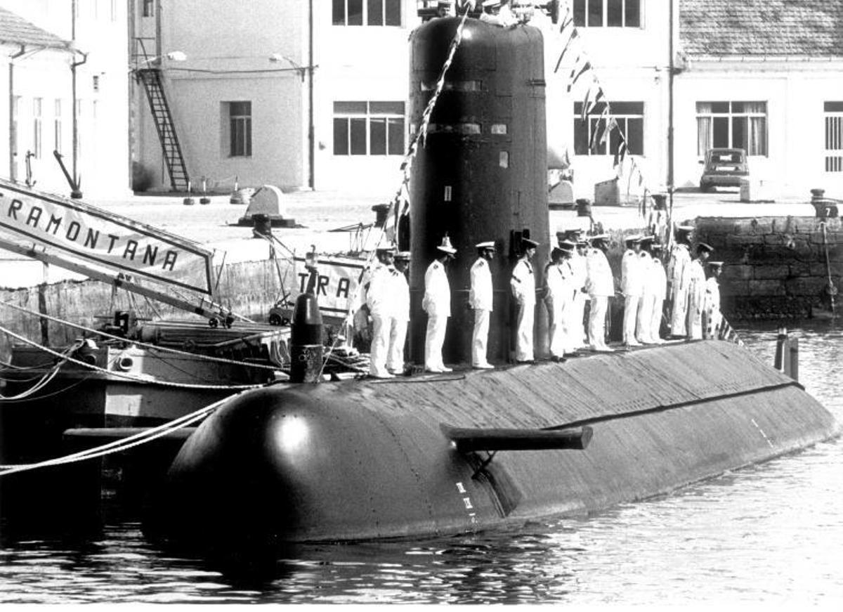 Un submarino y su tripulación en la escuela marinense.   | // FDV