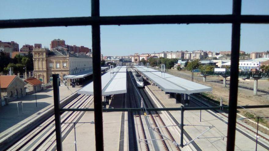 Buena acogida de la pasarela sobre la estación de tren de Zamora