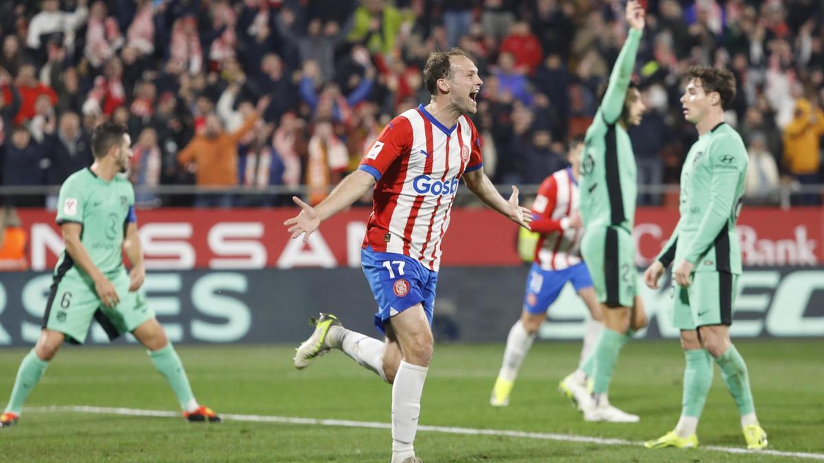 Blind celebra un gol a l'Atlètic de Madrid a Montilivi