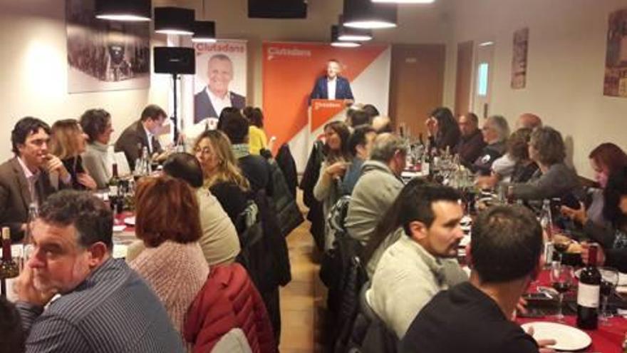 Una imatge del sopar de Ciutadans per tancar la campanya gironina.