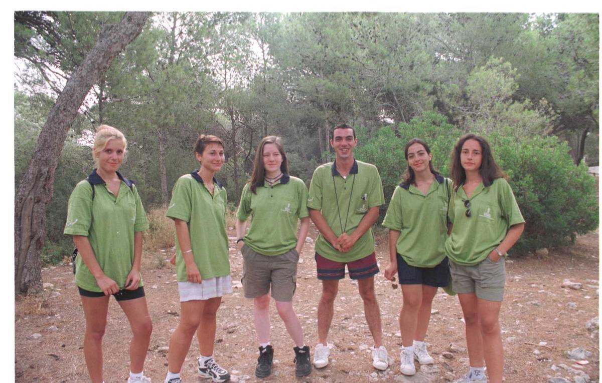 Voluntarios ambientales en el Vedat, en 1998. Voluntarios ambientales en el Vedat, en 1998.