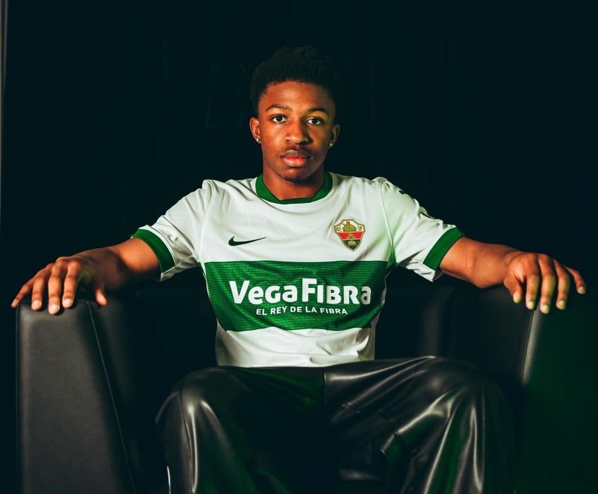 Buba Sangaré, en una imagen de su presentación como futbolista del Elche.